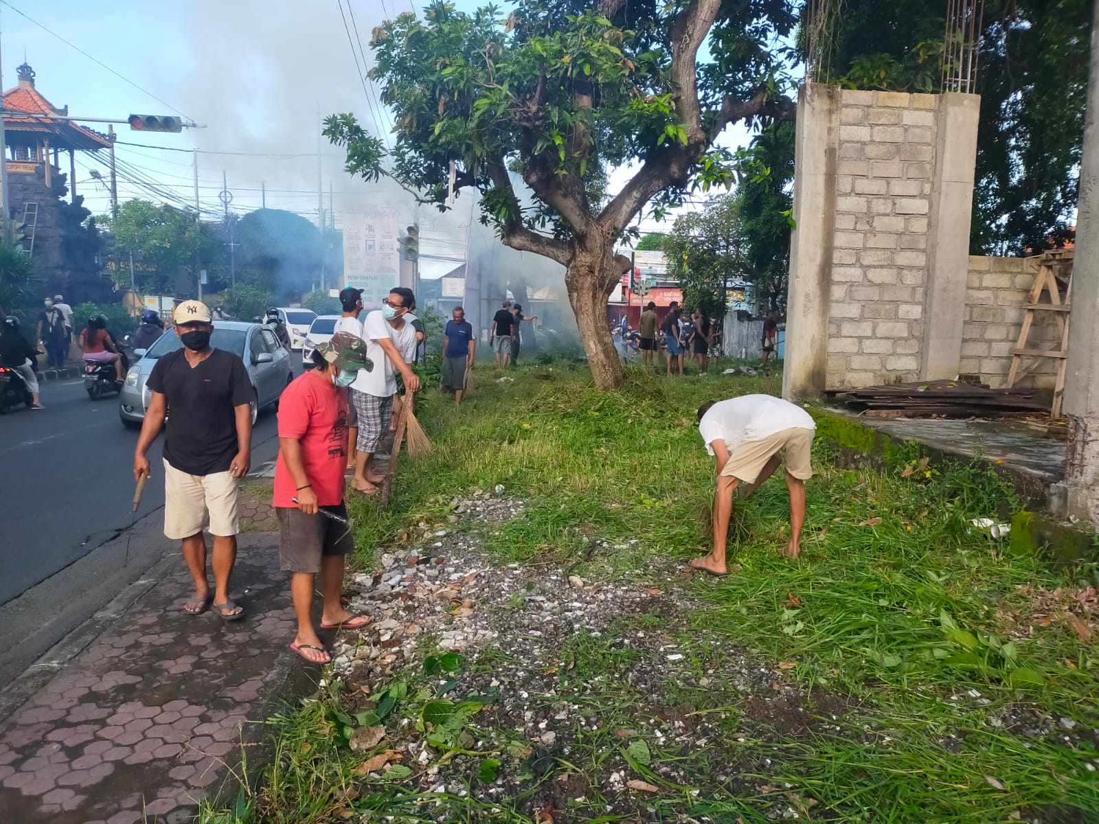 Kelurahan Sesetan Laksanakan Bersih Bersih Serentak Guna Wujudkan Desa Kedas dan Sehat