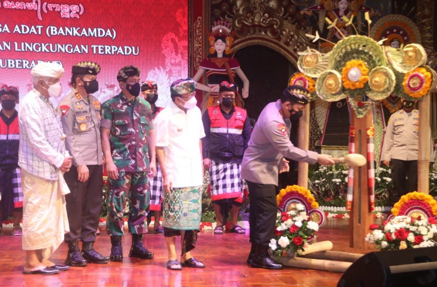  Kapolri Kukuhkan BANKAMDA dan SIPANDUBERADAT Bali