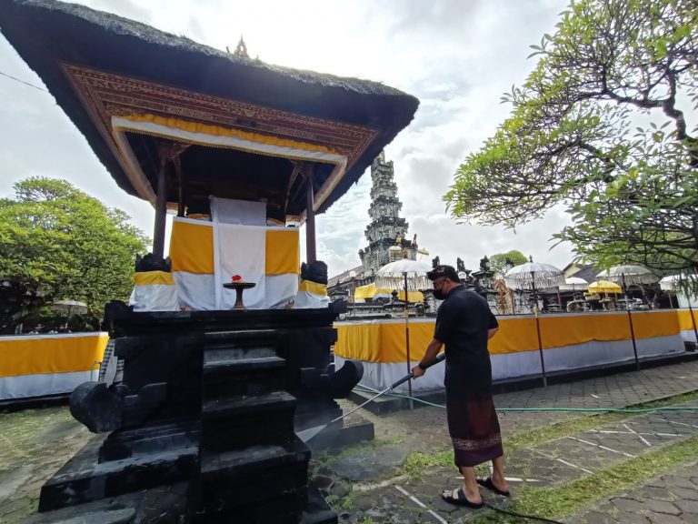 Pemkot Denpasar Gandeng Yayasan Beji Bhoewana Bali Bersihkan Situs Budaya