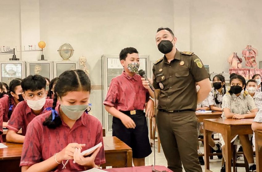  Kejari Badung Gelar Jaksa Masuk Sekolah di SMP N 3 Mengwi