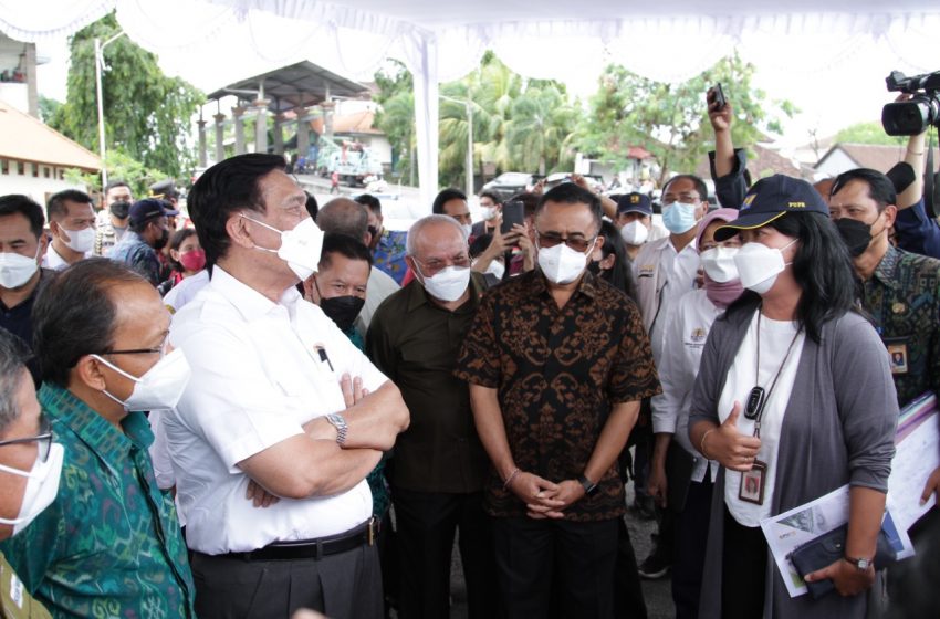  Menko  Marves Luhut Binsar Pandjaitan  Kunjungi Rencana Pembangunan  TPST di Padangsambian Kaja