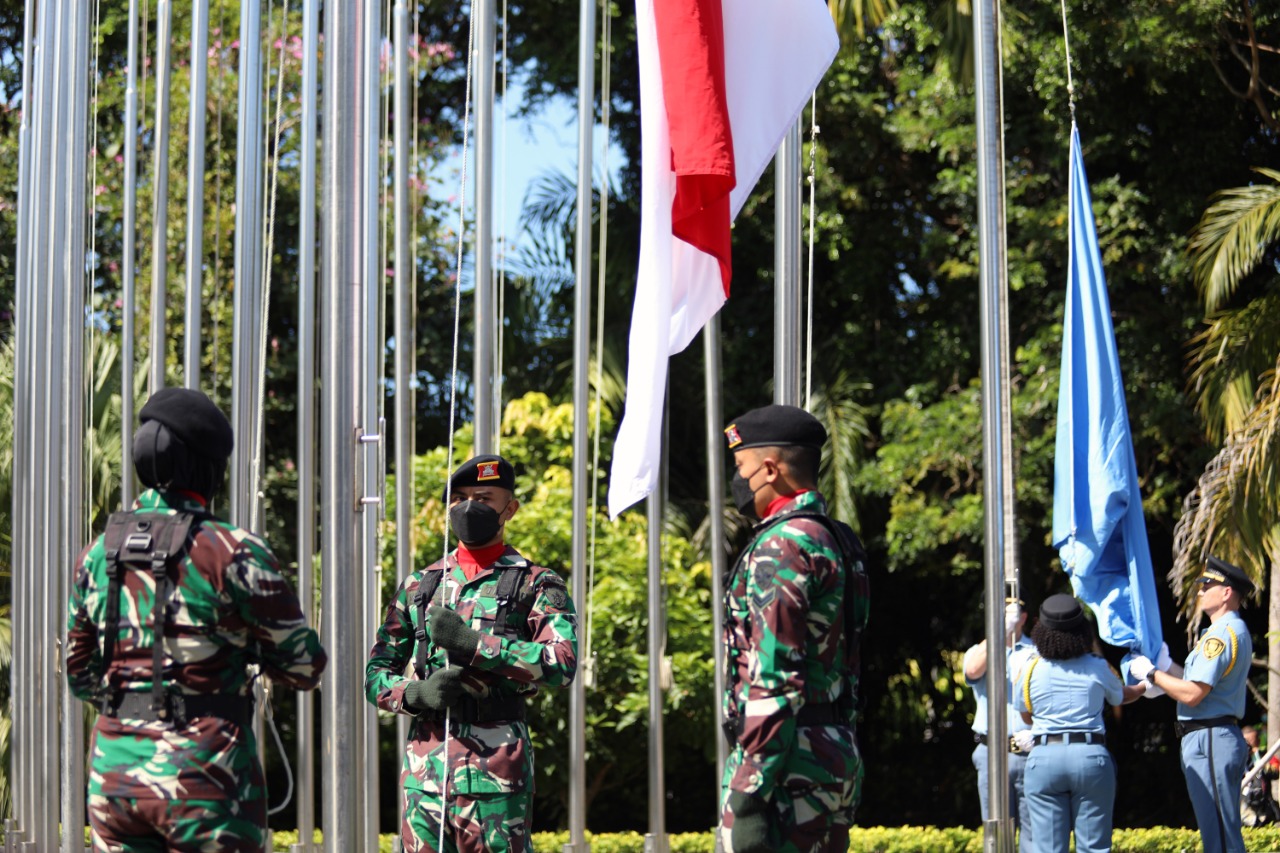 Bendera Merah Putih dan Bendera PBB Berkibar di Bali
