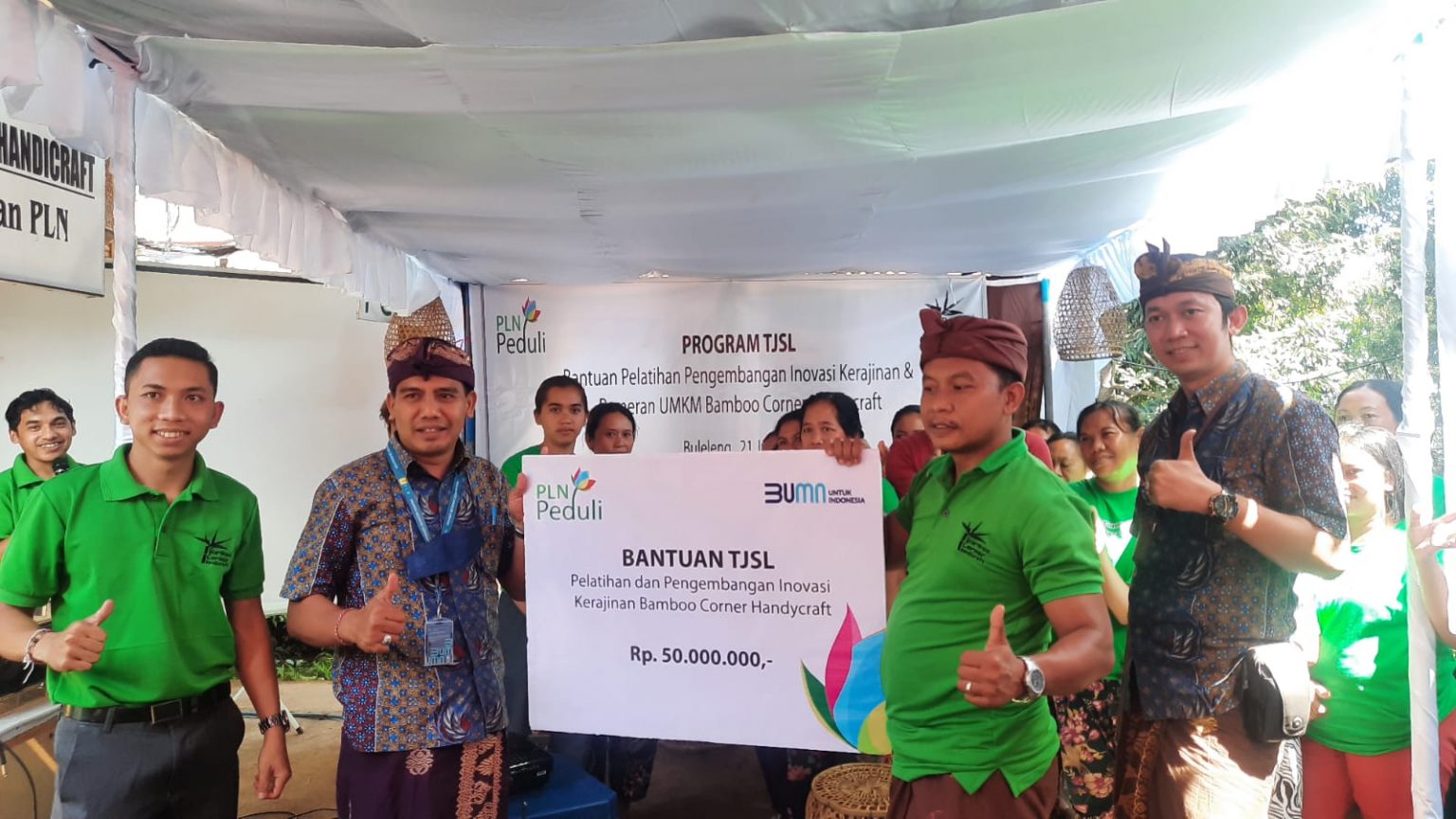 PLN Kembangkan Inovasi Kerajinan Bambu di Desa Sidatapa Buleleng