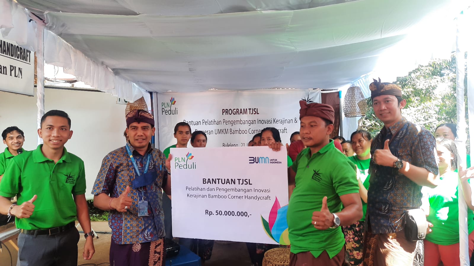 PLN Kembangkan Inovasi Kerajinan Bambu di Desa Sidatapa Buleleng