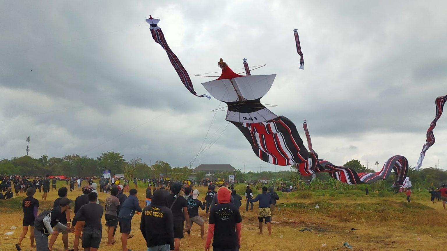 Dua Tahun Vakum Bali Kite Festival Diadakan Kembali, Rare Angon Bergembira