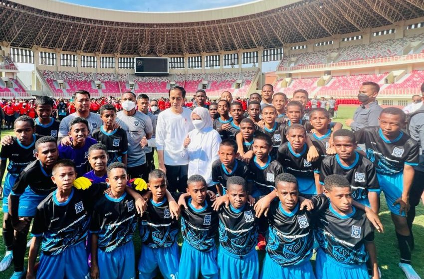  Presiden Jokowi Luncurkan Papua Football Academy