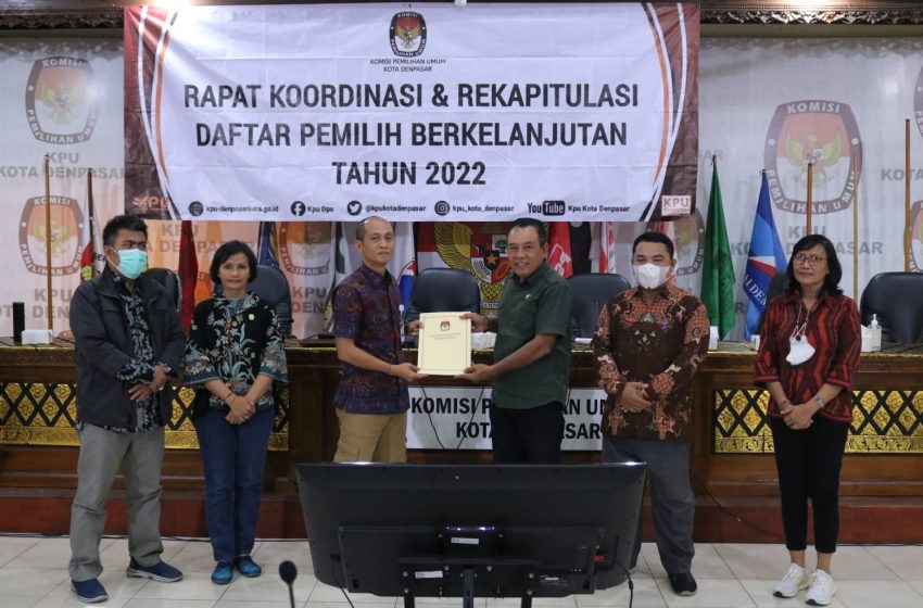  KPU Denpasar Sampaikan Daftar Pemilih Berkelanjutan Bulan September 2022 Sejumlah 449.793 Pemilih