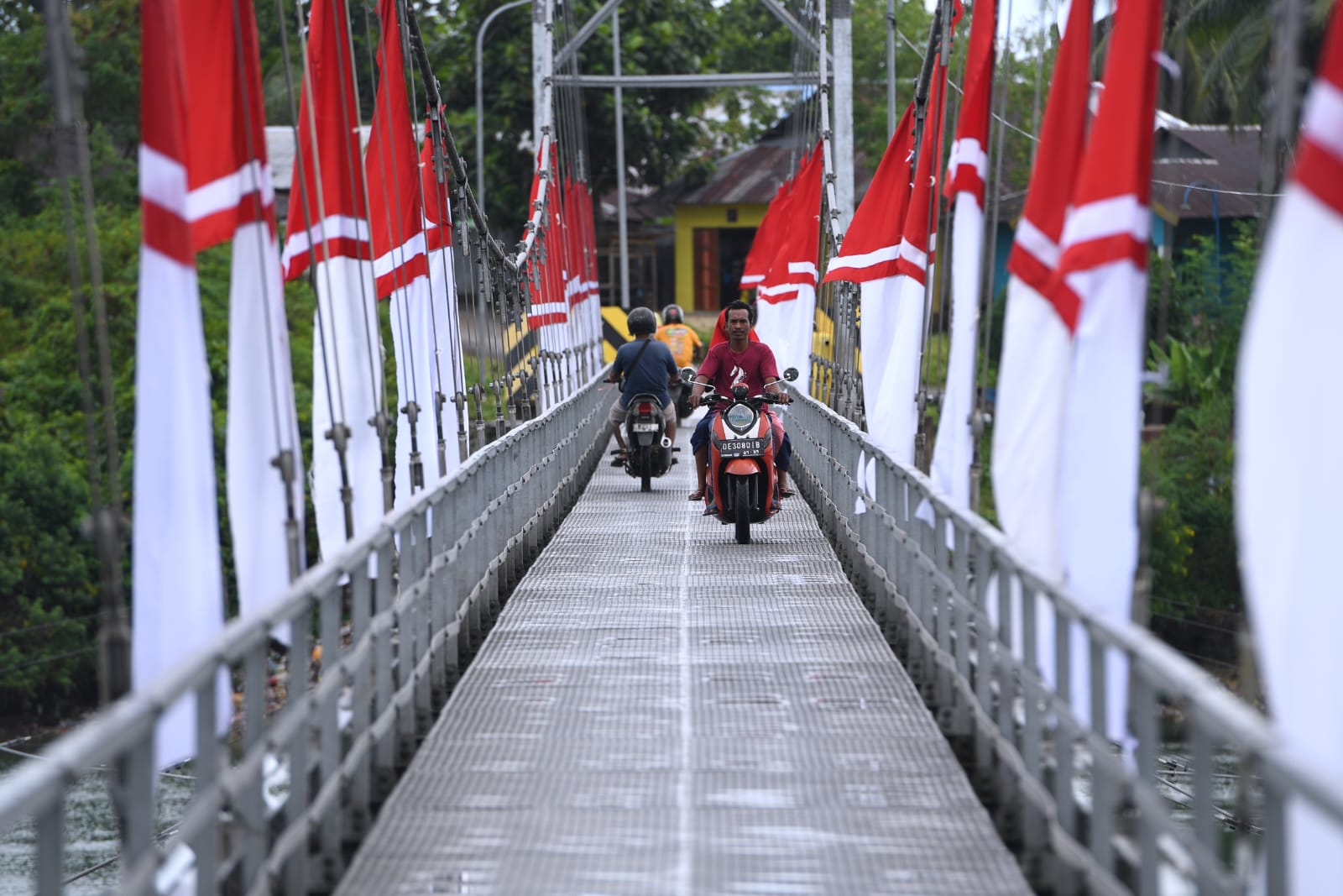 Jembatan Gantung Wear Fair Penting untuk Mobilitas Orang dan Barang
