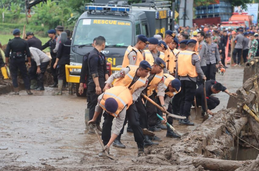  Personel Polda Bali diterjunkan Bantu Evakuasi Warga Mendoyo