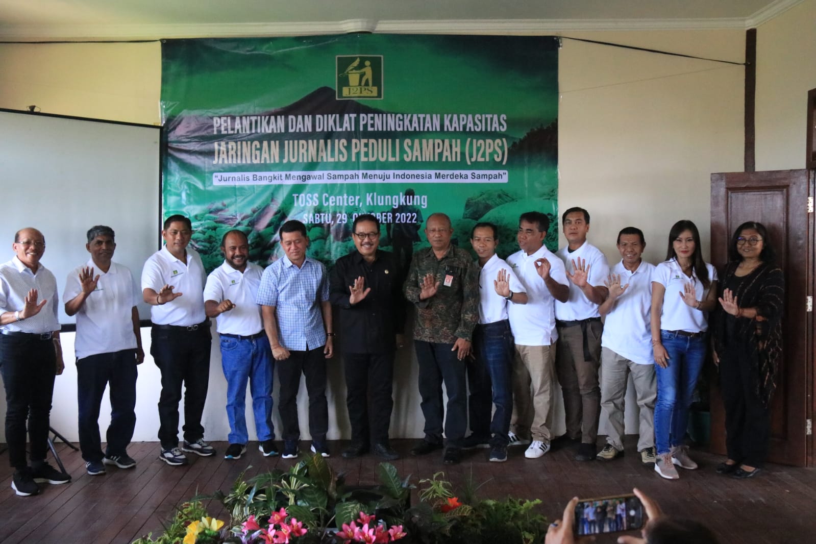 Wagub Cok Ace Lantik Jaringan Jurnalis Peduli Sampah Masa Bakti 2022-2025
