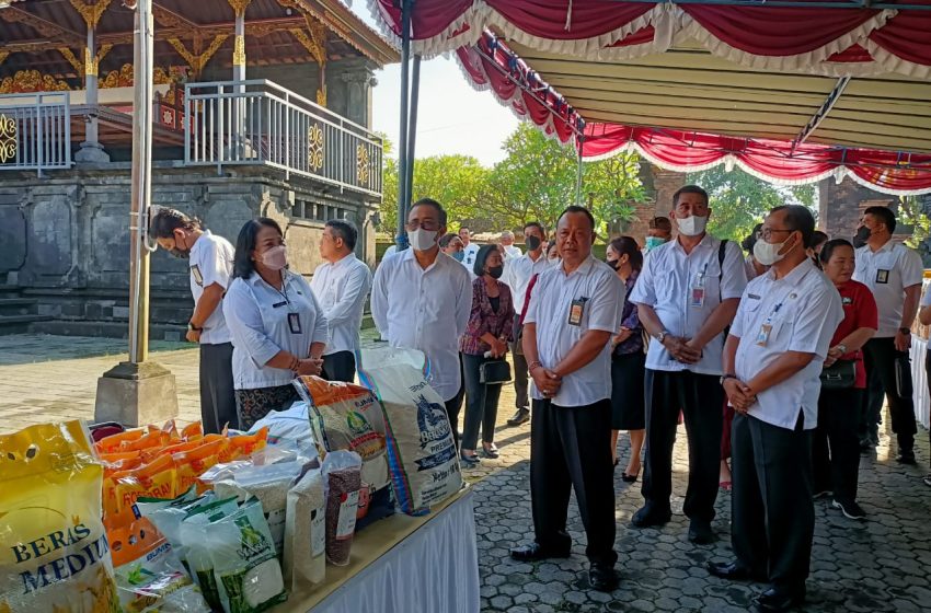  Komitmen Atasi Inflasi, Jaya Negara Tinjau Giat Pasar Murah di Desa Dangin Puri Kelod