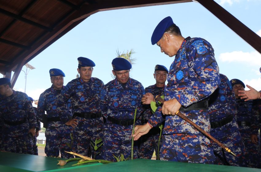  Polda Bali Menyusuri Taman Hutan Raya Manggrove Ngurah Rai