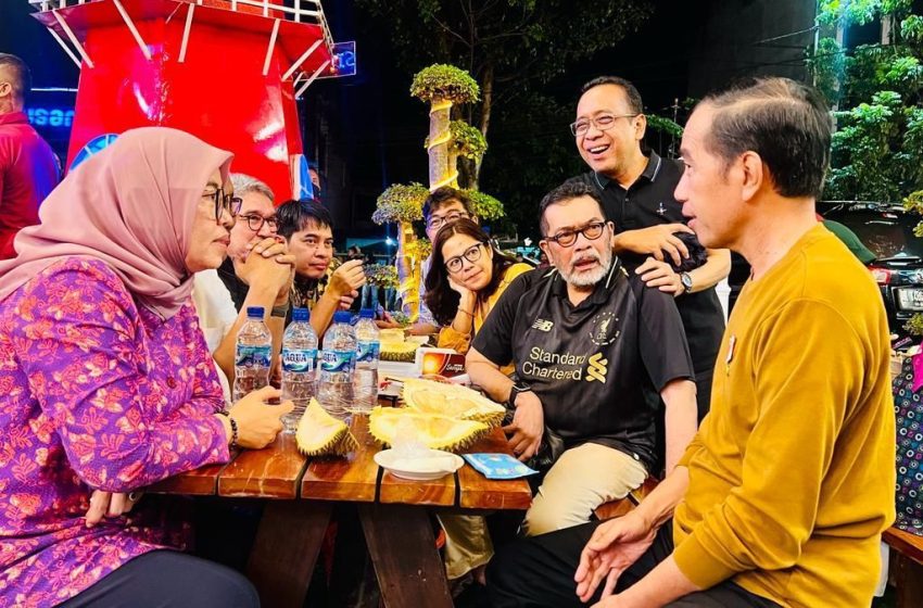  Presiden Jokowi Makan Durian Bersama Pemred