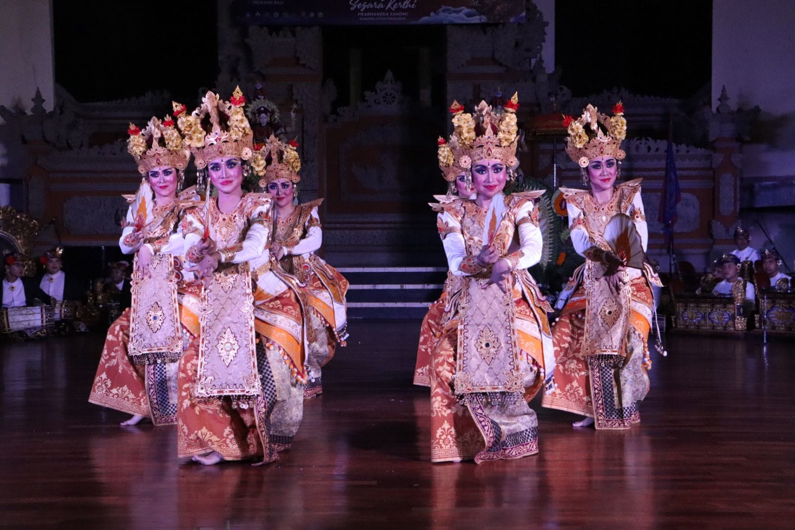 Kesiman Sajikan Legong Bapang Durga