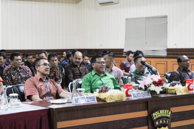 HUT Ke-77 Bhayangkara, Nobar Wayang Kulit dengan Rekor Penonton Terbanyak