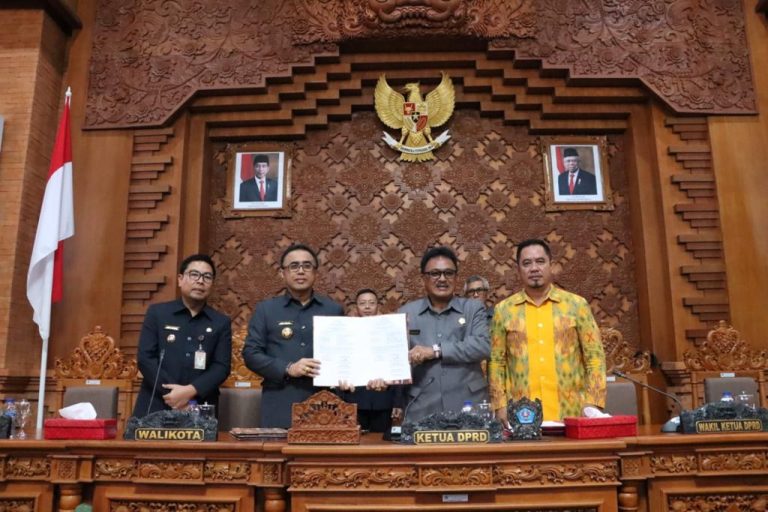 Ranperda Pajak Daerah dan Retribusi Daerah Disahkan Pada Sidang Paripurna DPRD Kota Denpasar