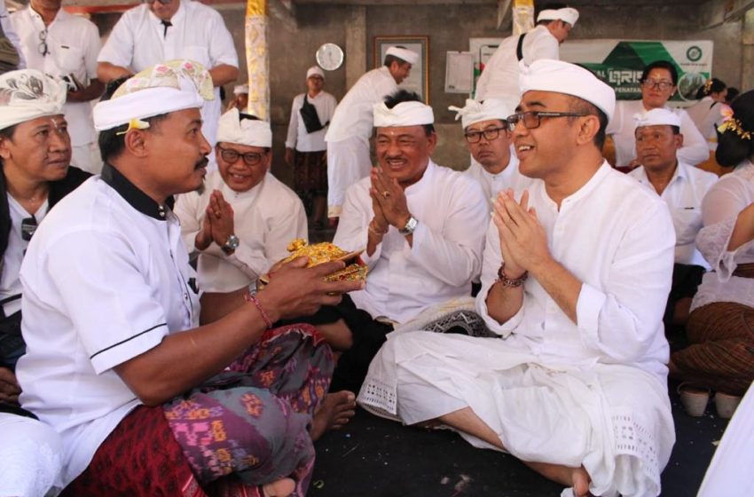  Pemerintah Kota Denpasar Ngaturang Bhakti Penganyar di Pura Penataran Agung Rinjani