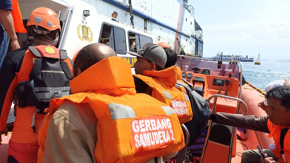 KMP Gerbang Samudra 2 Kandas di Selat Bali Penumpang Berhasil Dievakuasi
