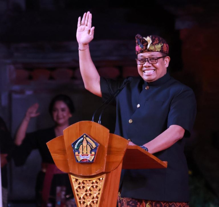 Rapat Paripurna DPRD Bali, Pj. Gubernur Mahendra Jaya Sampaikan Dua Raperda Sekaligus