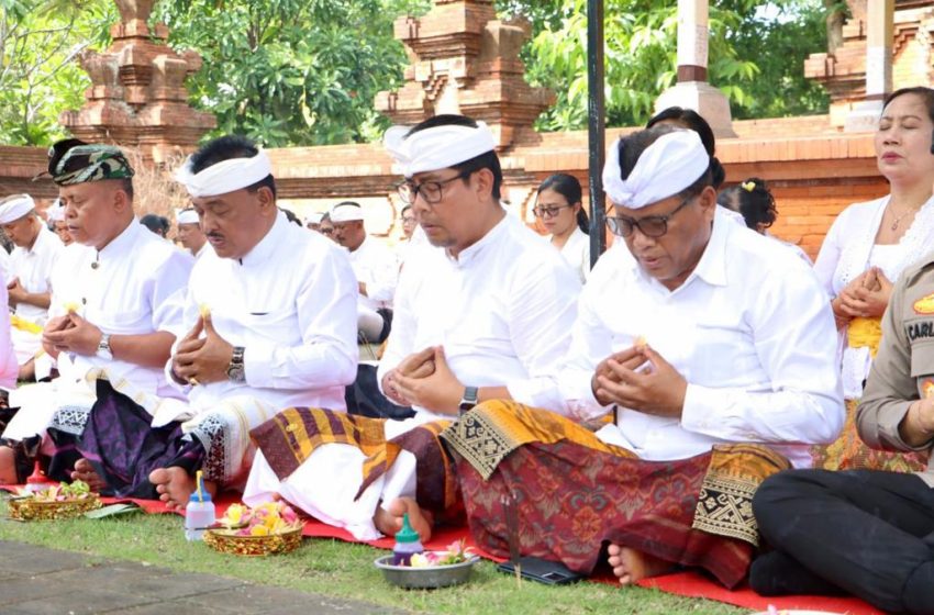  Tumpek Landep di Pura Agung Loka Natha