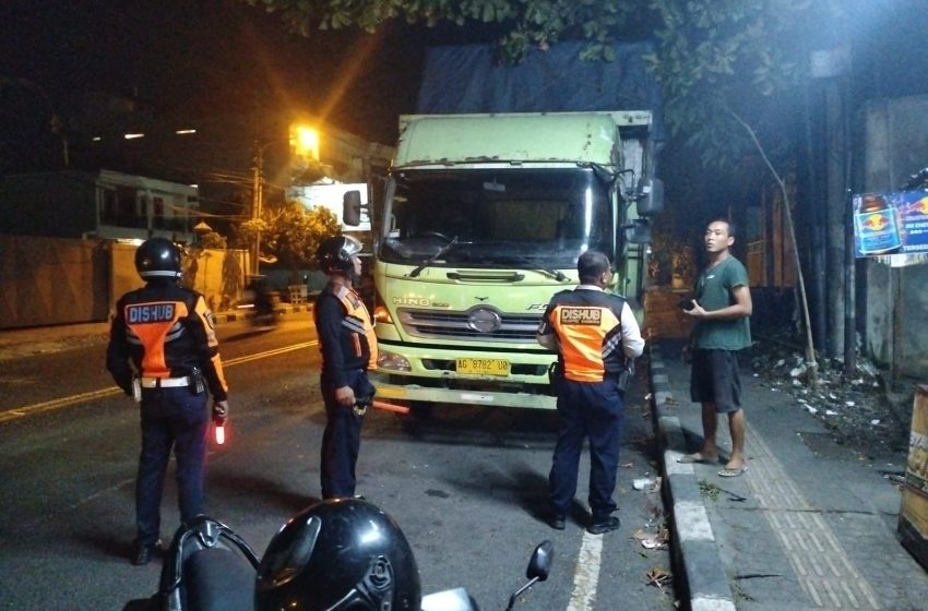  Dishub Denpasar Tertibkan Truk Parkir Sembarangan di Kawasan Jalan Cargo