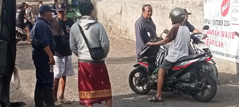 Pastikan Disiplin Warga Dalam Pemilahan Sampah, Desa Pemecutan Kelod Gencarkan Pemantauan TPS