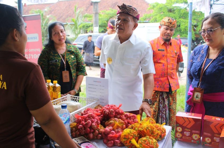  Pjs Walikota Dewa Mahendra Tinjau Pelaksanaan Pasar Murah Pemkot Denpasar Di Gelogor Carik