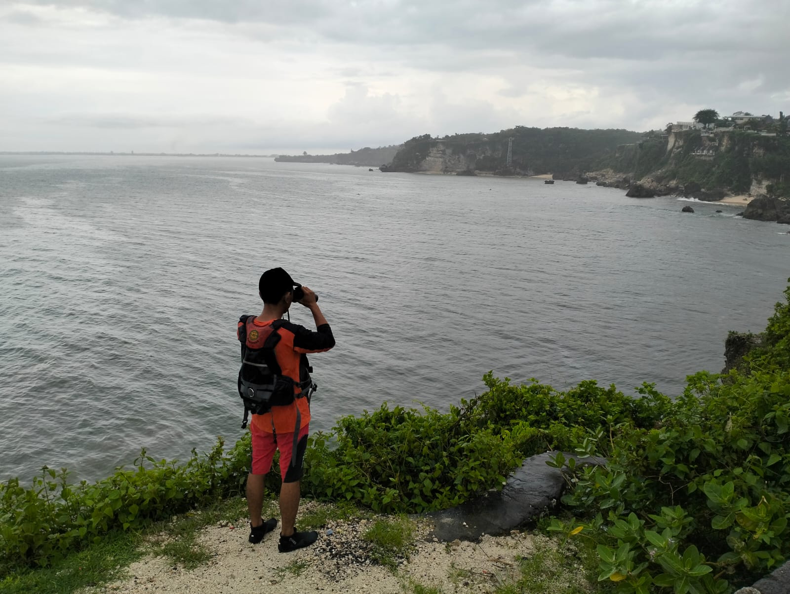 TIM SAR Cari Korban Tenggelam di Pantai Balangan