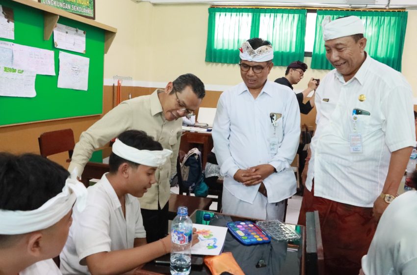  Wamendikdasmen, Tinjau Langsung Proses Belajar Mengajar dan Berikan Motivasi Bagi Para Siswa