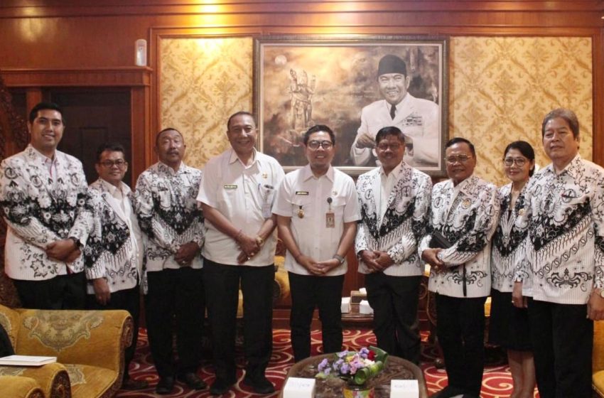  PGRI Kota Denpasar Siap Gelar Konferensi 2025, Wawali Arya Wibawa Beri Apresiasi