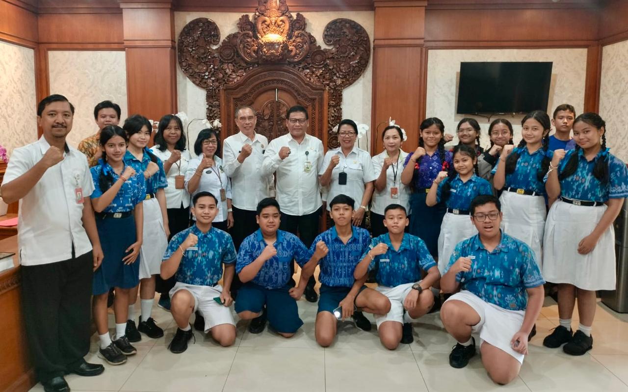 Pemkot Denpasar Berikan Dukungan Siswa Yang Akan Berlaga di Thailand Inventors Day 2025.