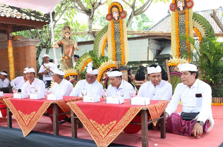  Sekda Alit Wiradana Hadiri Peringatan “Jaya Stambha” 1111 Tahun Prasasti Blanjong.