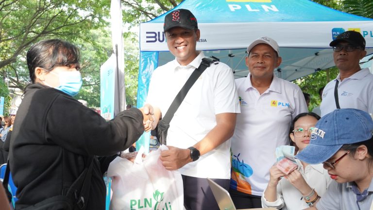 Gelar Pasar Murah, 1.000 Paket Sembako Habis Terjual di Acara PLN Terang Berkah Ramadhan di Denpasar