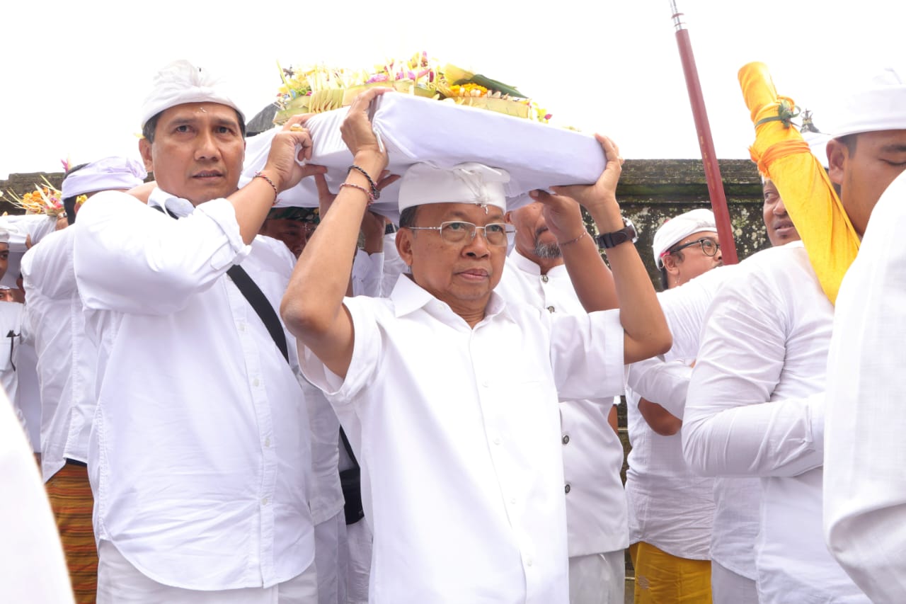 Puncak Karya Ida Bhatara Turun Kabeh (IBTK) 2025 Berlangsung Khidmat