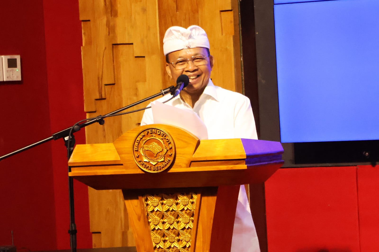 Akses Pantai Bali Kian Sempit, Gubernur Koster: “Pantai Bukan Milik Pribadi Hotel!” Raperda Perlindungan Sempadan Pantai Dikebut untuk Amankan Ruang Sakral Warga