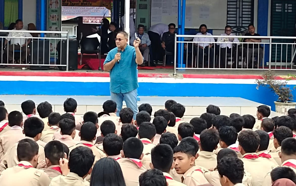 Ketua Umum JMSI Motivasi Siswa SMPN 1 Padangsidimpuan