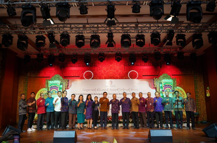  Gebrakan Brilian Gubernur Koster, Gratiskan Biaya Pendidikan dan Kehidupan 1450 Mahasiswa dari Keluarga Tak Mampu