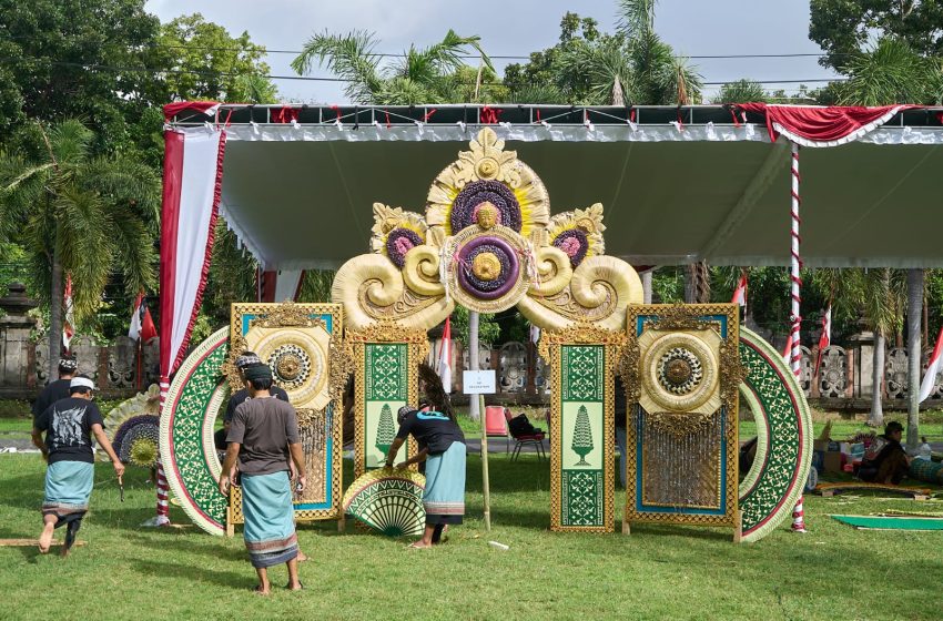 Anak Muda Adu Kreativitas di Lomba Dekorasi Pintu Masuk Tradisional
