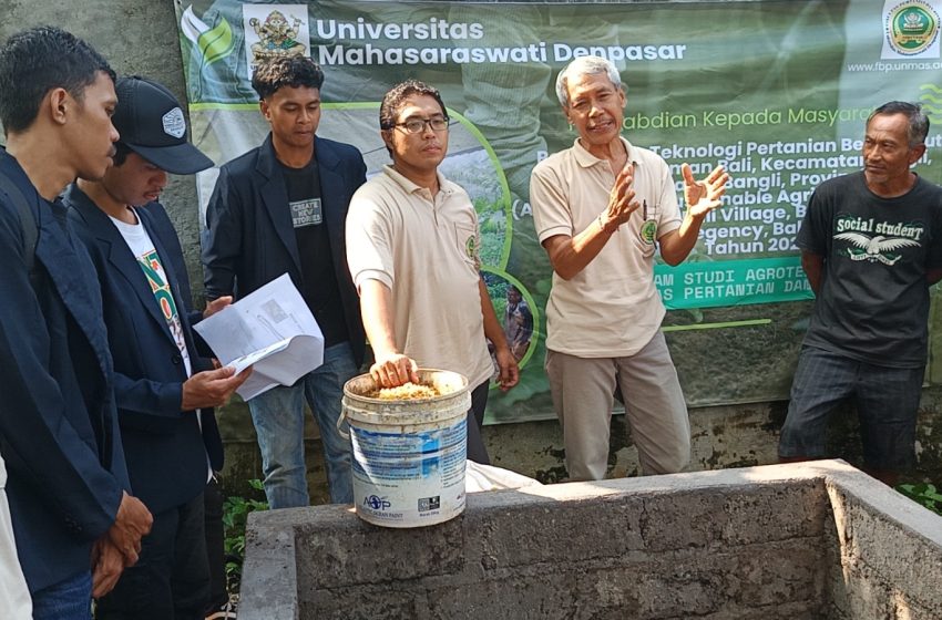  Unmas Denpasar Latih Petani Bangli Buat Pupuk Organik dari Cacing Tanah