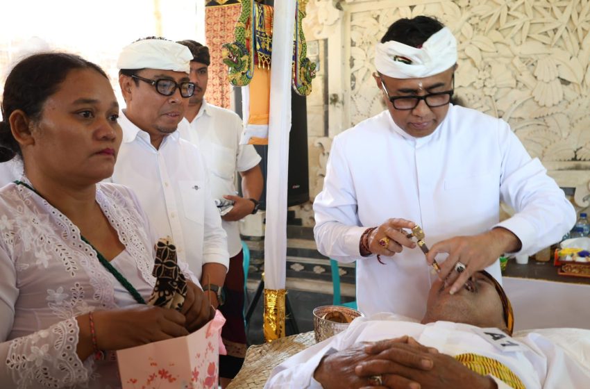  Pimpin Karya Massal, Walikota Jaya Negara ‘Ngayah’ di Banjar Tunjung Sari