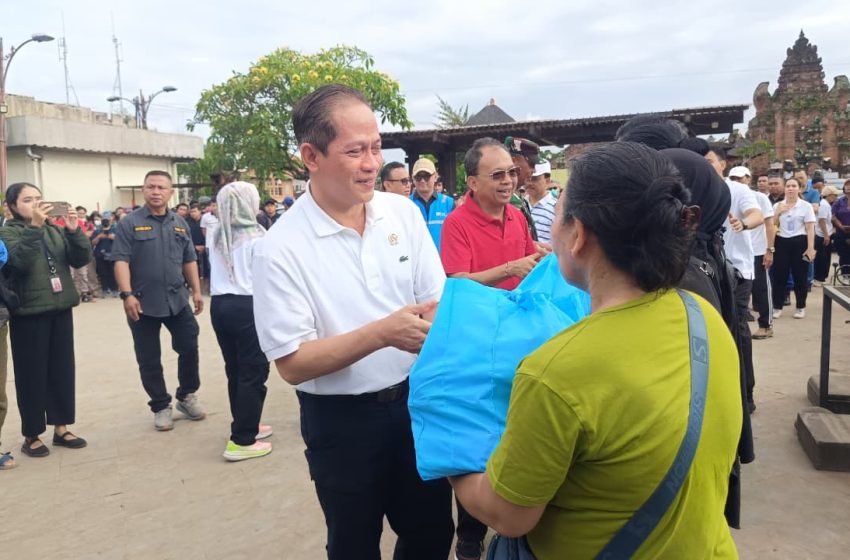  Gerak Cepat Tanggap Bencana, PLN Indonesia Power UBP Bali Salurkan 500 Paket Sembako untuk Korban Banjir