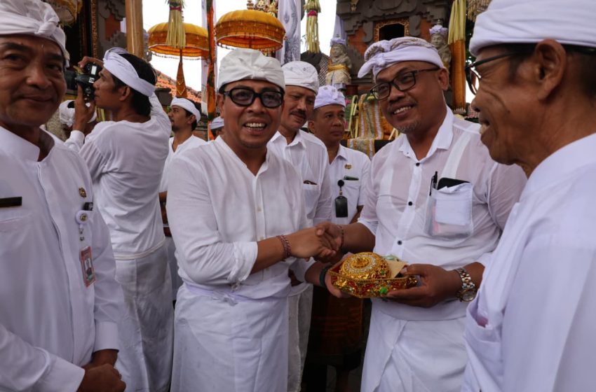  Bertepatan Purnama Kalima, Wawali Arya Wibawa Hadiri Pemelaspasan Pura Desa Adat Pedungan, Serahkan Bantuan Hibah Rp 1,3 Miliar