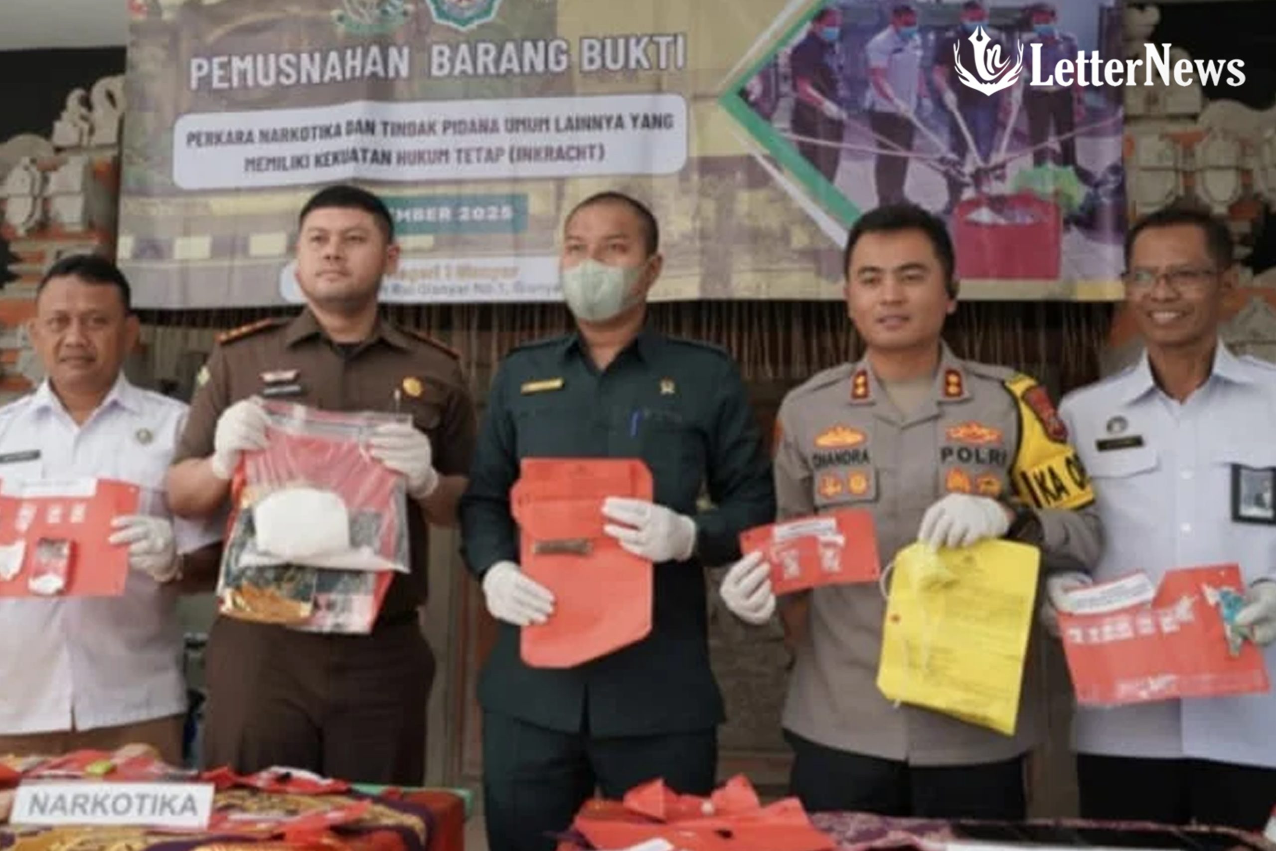 Edukasi Hukum di Aula Sekolah: Kejaksaan Negeri Gianyar Musnahkan 893 Gram Sabu di Hadapan Siswa SMPN 1, Tegaskan Konsekuensi Pidana dan Transparansi Penegakan Hukum