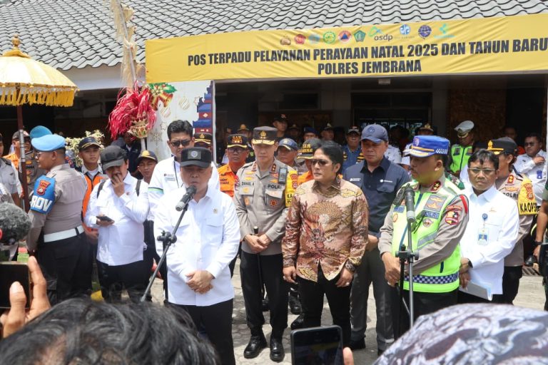Pantau Arus Nataru di Gilimanuk, Menhub dan Wagub Giri Prasta Pastikan Keselamatan Pelayaran Selat Bali