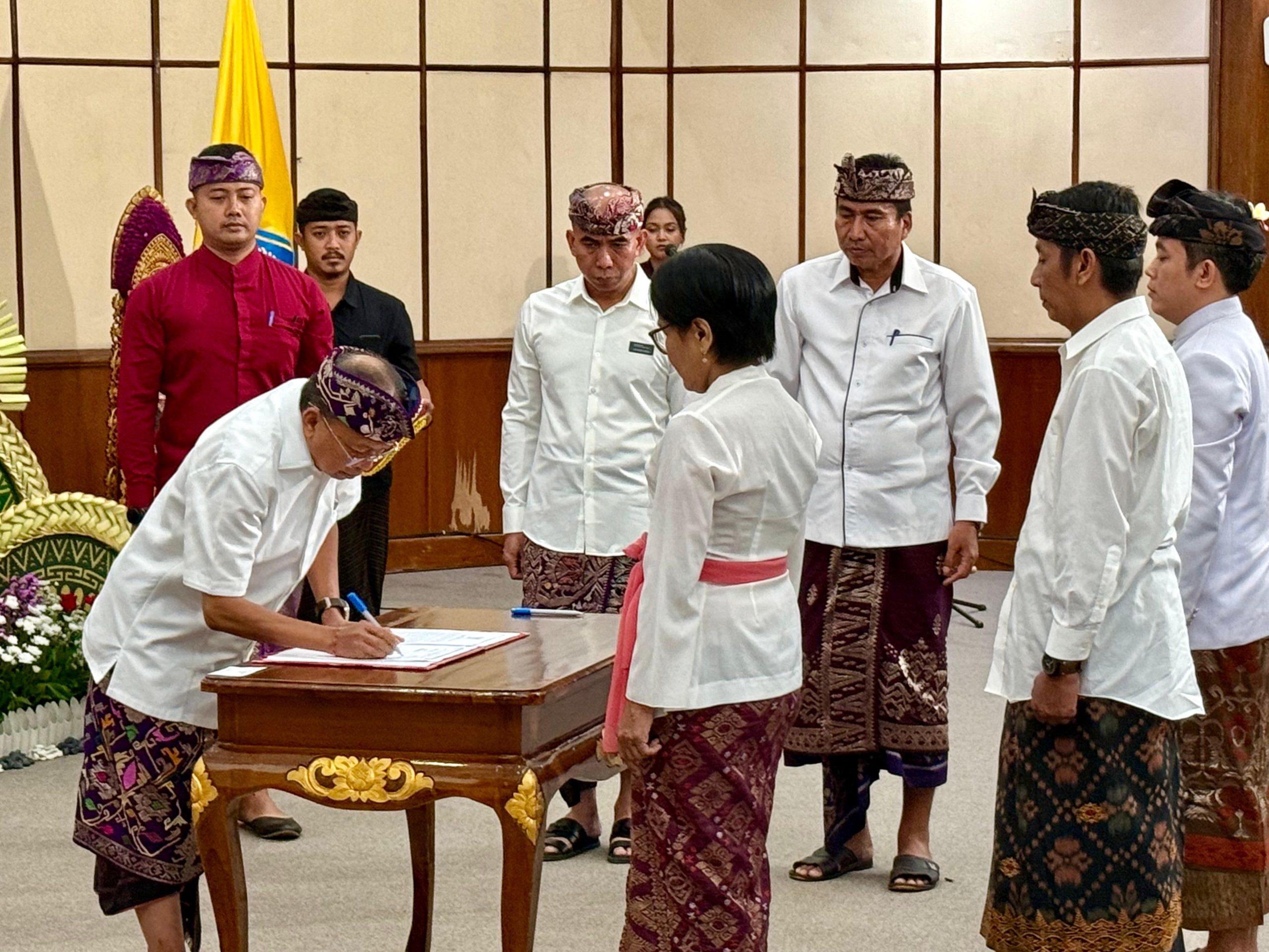 Gubernur Koster Lantik 53 Pejabat: Tegaskan Kinerja Terbaik & Soliditas untuk Implementasi Haluan Pembangunan Bali 100 Tahun