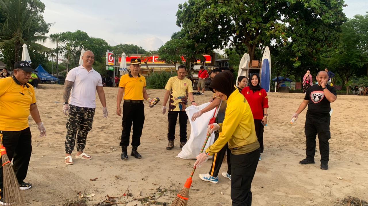 HUT Satpam ke-45: Polda Bali dan BUJP Gelar ‘Beach Cleaning’ Massal di Pantai Sanur, Tegaskan Komitmen Keamanan dan Kebersihan Lingkungan