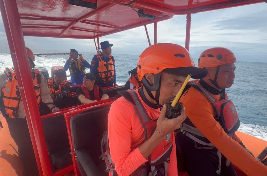  Dramatis! Terjang Gelombang Tinggi, Tim SAR Gabungan Evakuasi ABK Kapal KOOL ICE di Perairan Bali