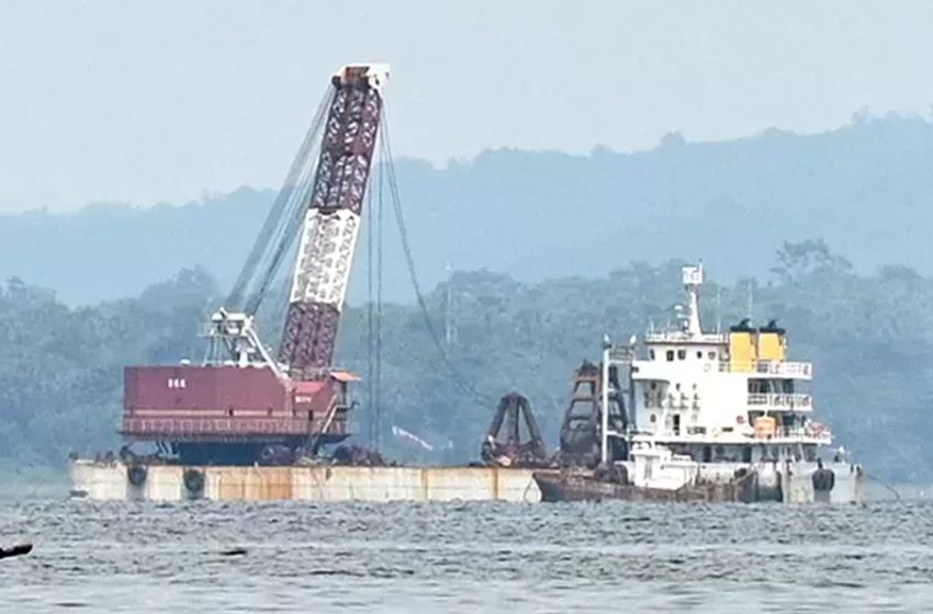  Evakuasi KMP Tunu Pratama Jaya: Satu Jenazah Ditemukan di Hari Pertama Pengangkatan Bangkai Kapal