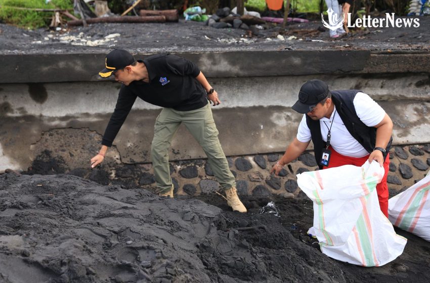  Jalankan Arahan Presiden Prabowo, Wabup Tjok Surya Pimpin Aksi Kolosal Bersih Pantai Watu Klotok
