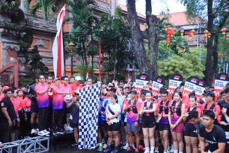 Denpasar Run In Love 2026: Ribuan Pelari ‘Warnai’ Jantung Kota, Gubernur Koster dan Walikota Jaya Negara Lepas Peserta di Catur Muka